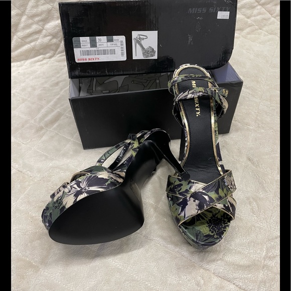 New Miss Sixty style Q02626 size 38 (6) and 39 (6.5) camo type pattern heels - Picture 3 of 4